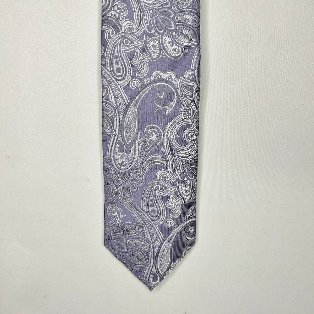 Alexander Julian Men’s Neck Tie 3 ¾” Purple Lavender & Silver Paisley Floral Tie